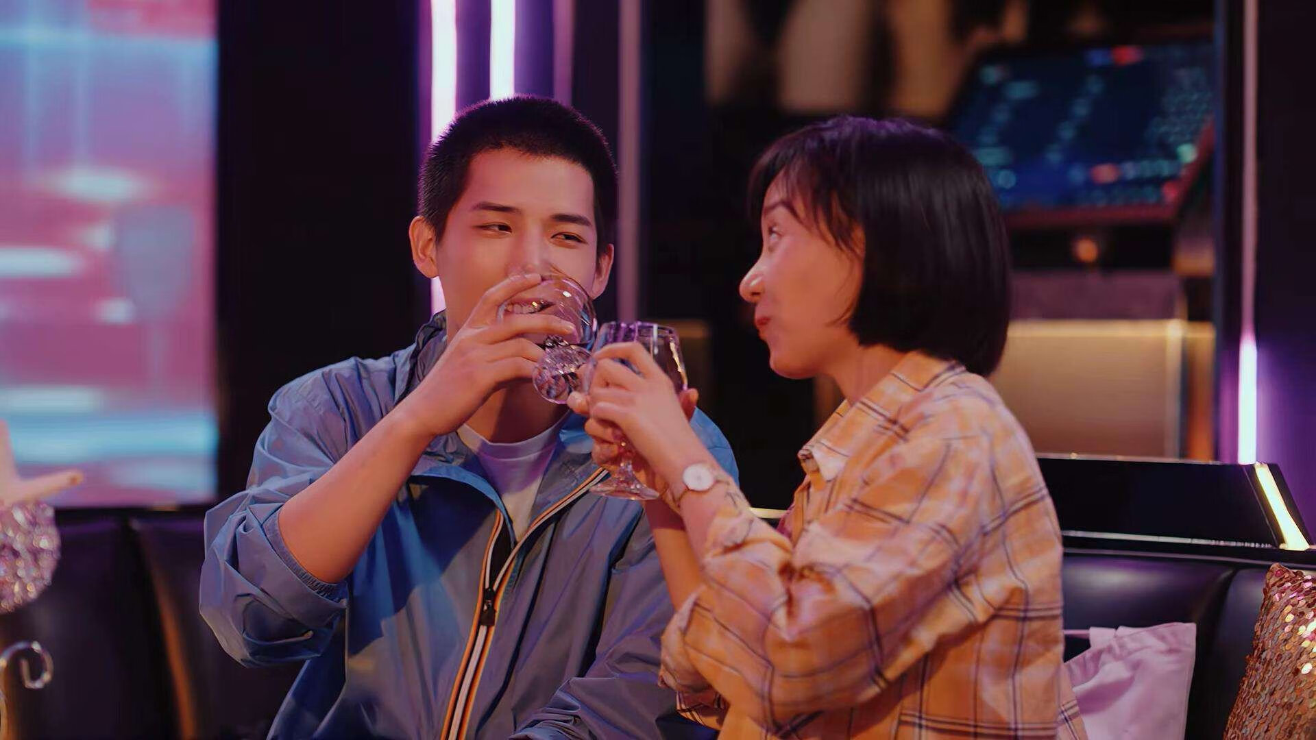 仰泳决赛美中澳三强缠斗,仰泳国际比赛视频