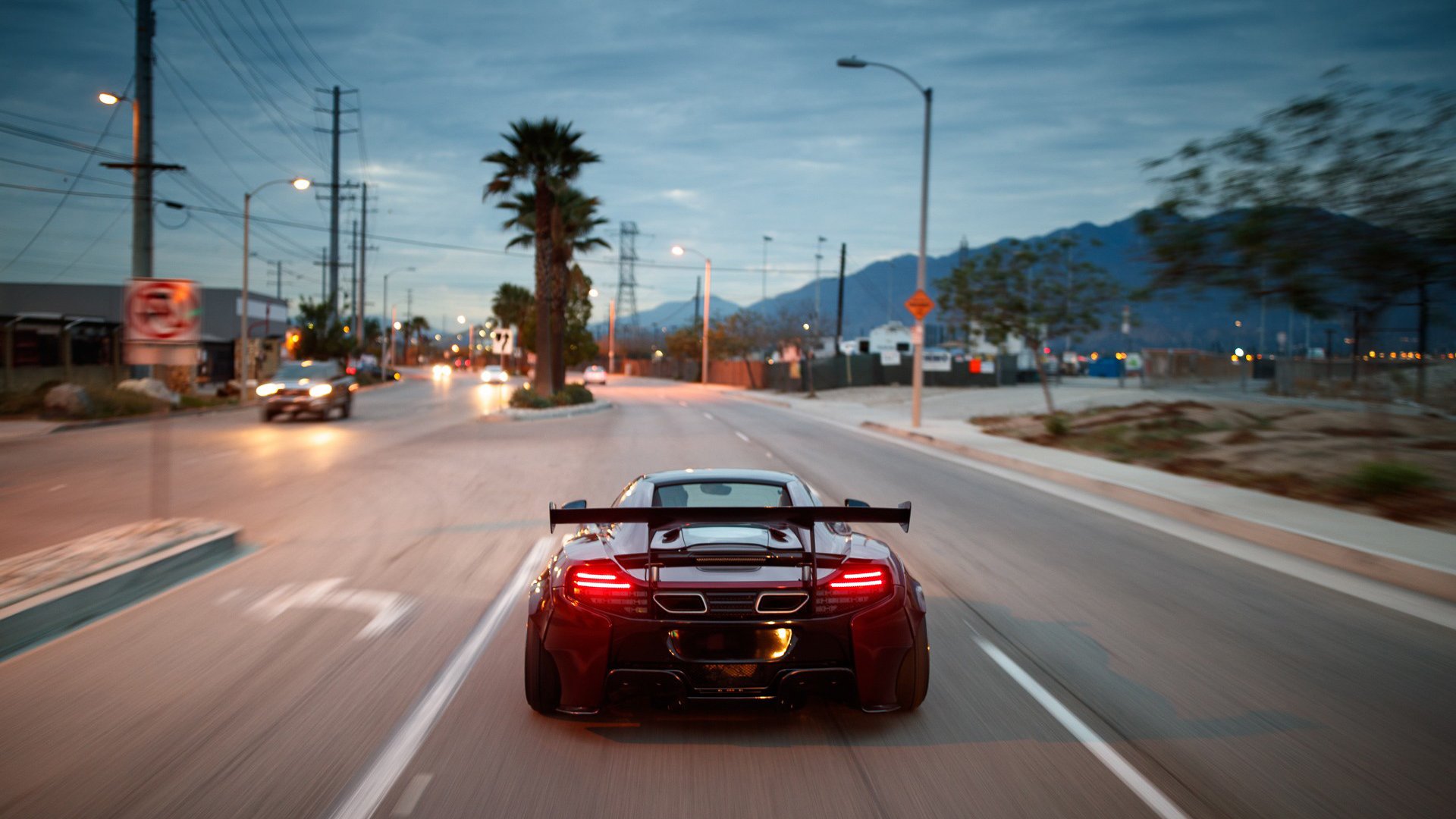 纽卡斯尔多点开火形成持续攻门态势,纽卡斯尔首发