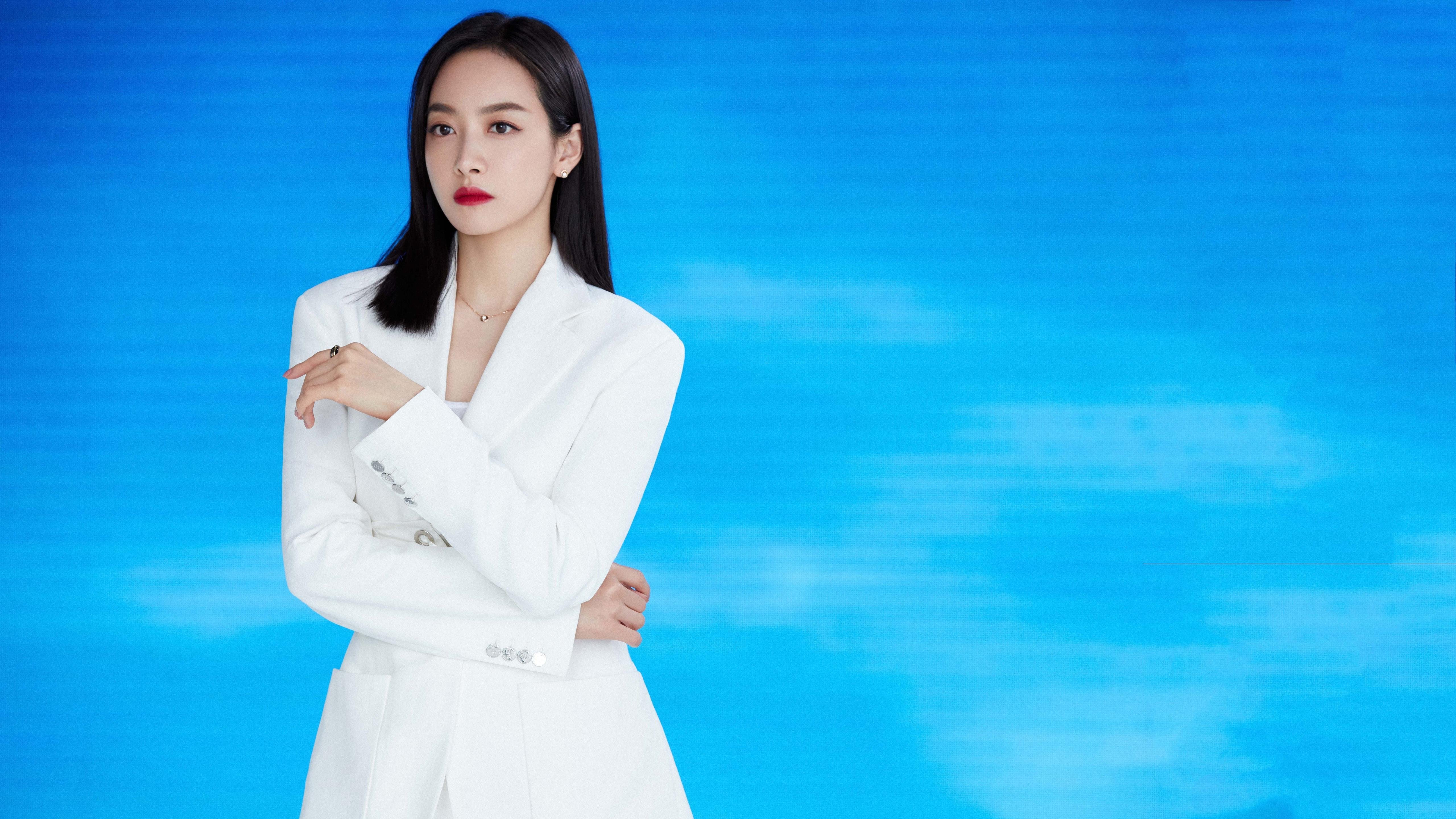 混合泳赛事摩纳哥团队配合默契,摩纳哥泳池