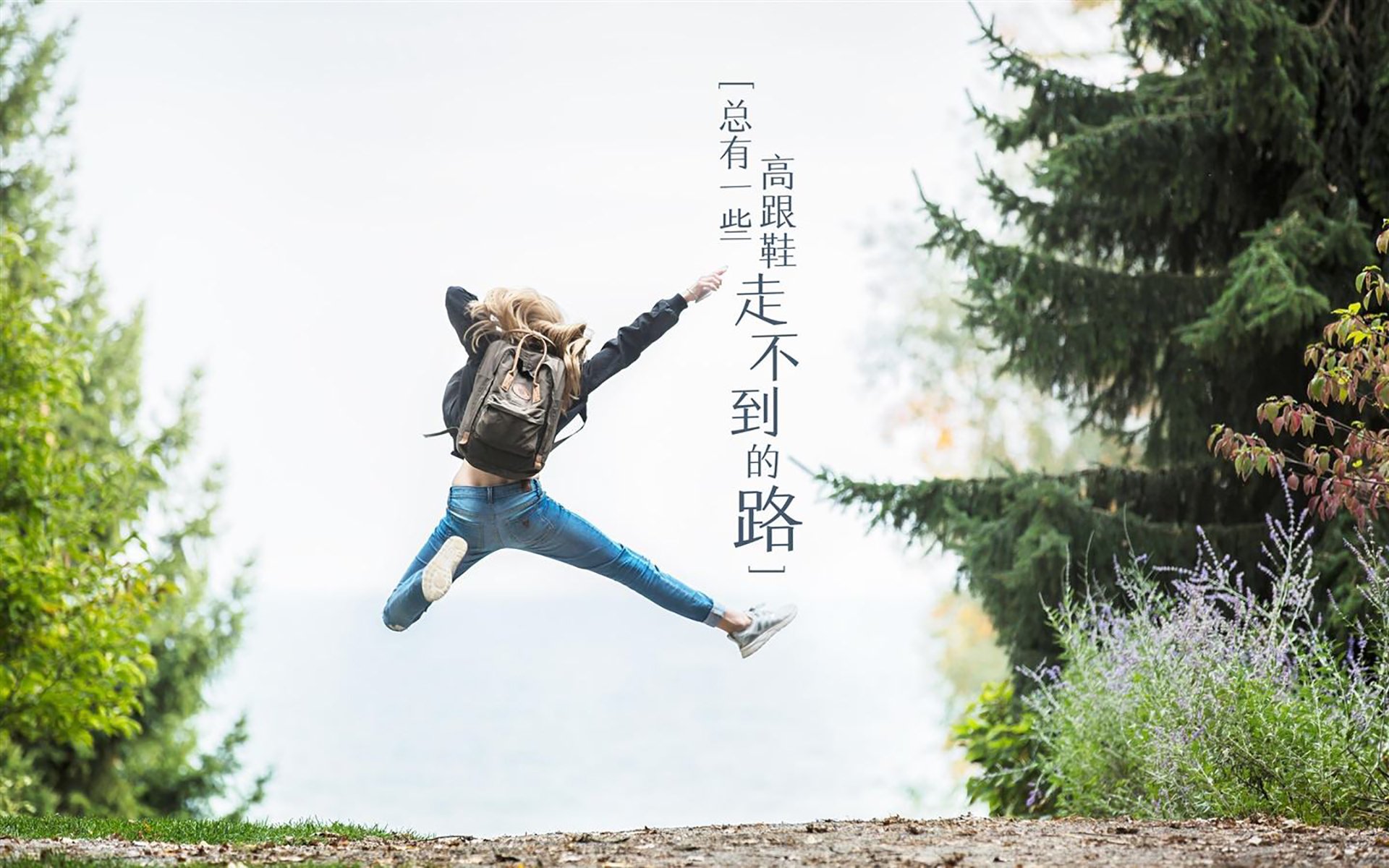 开云体育app下载-跳水高难动作波兰稳健完成，波兰跳伞者误降足球比赛现场